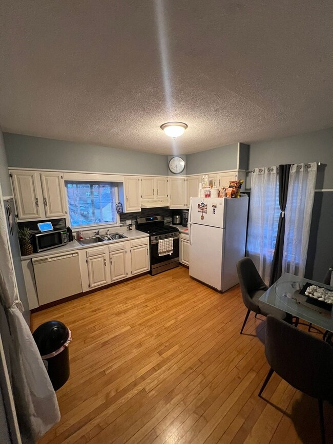 Photo - 31 Anthony St Unit Second Floor Apartment