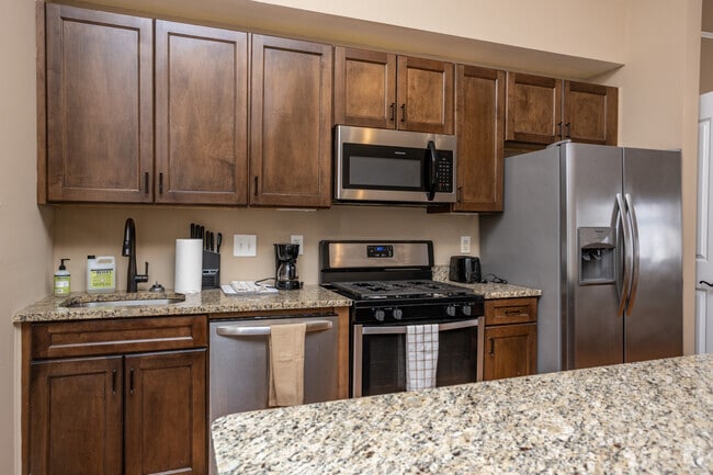 1BR, 1BA - 789SF