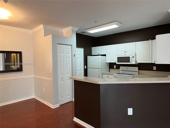 Building Photo - 4404 SW 160th Ave Unit 810