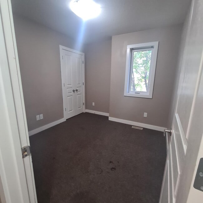 Building Photo - 420 Toronto St