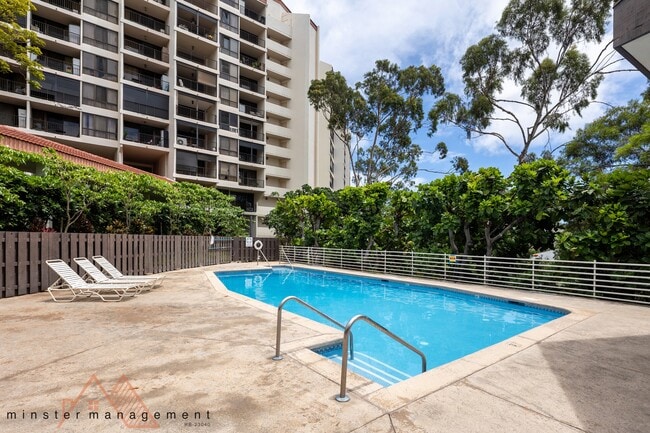 Building Photo - 3138 Waialae Ave
