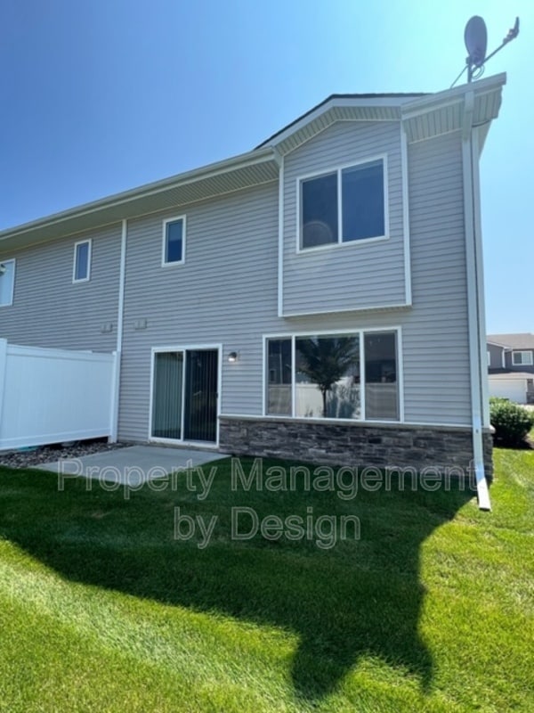 Photo - 763 NE Macey Way