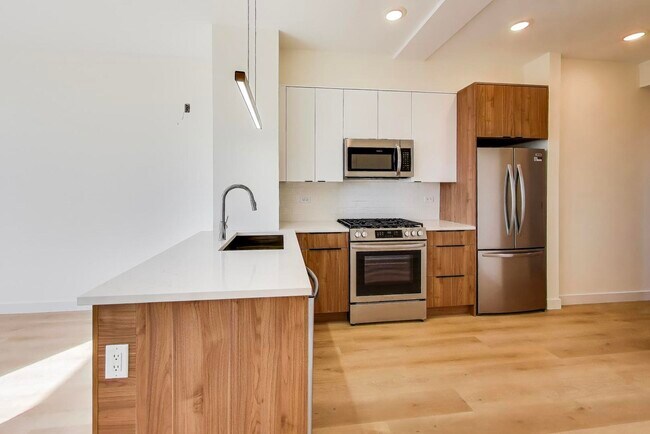 Photo - 1950 W Lawrence Ave