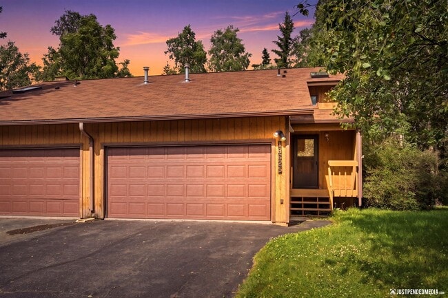 Building Photo - Cozy Eagle River Home with Backyard Trails!