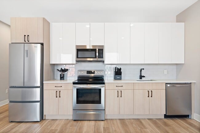 Photo - 325 N 40th St