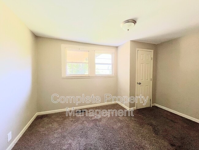 Photo - 3625 Grasselli Ave SW