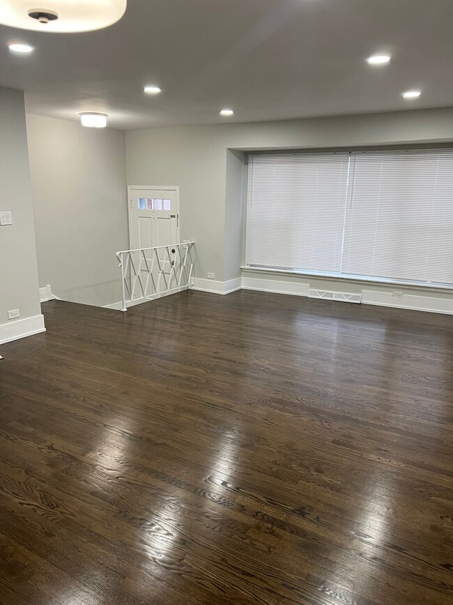 Building Photo - 8890 N Prospect St Rental