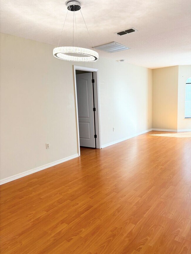 Photo - 3/2 in Seven Hills Community