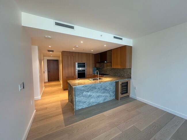 Photo - Victoria Place #3507