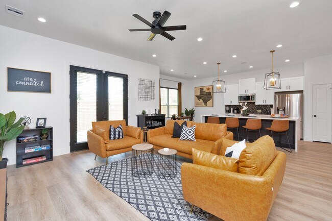 Photo - 5308 Denmark St