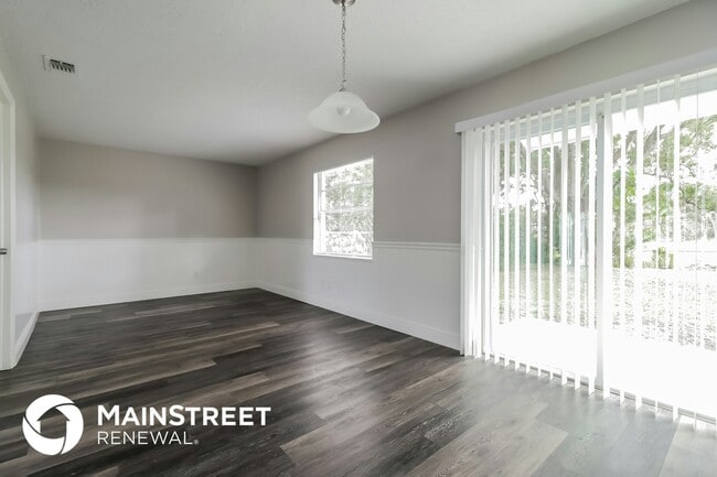 Photo - 1117 Swan St