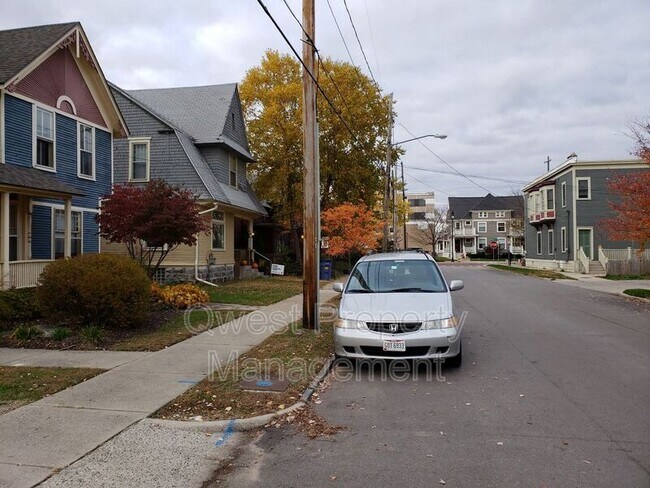 Photo - 221 Hollister Ave SE Unidad #1