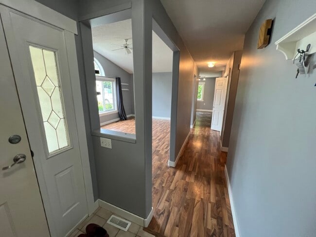 Photo - 1158 Cloke Rd