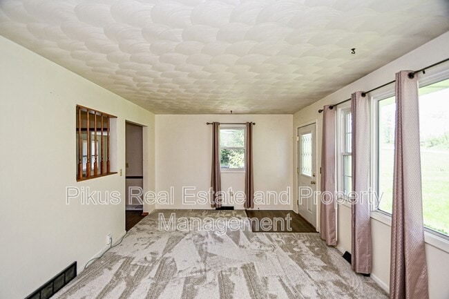 Photo - 3300 Lake Center St NW