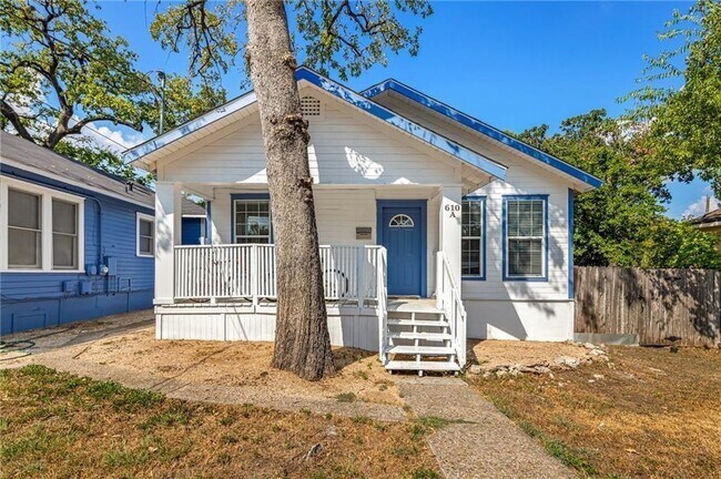 Photo - 610 W 35th St