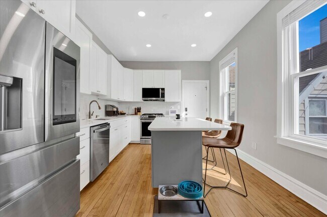 Photo - 1728 N Wood St Unidad 2R