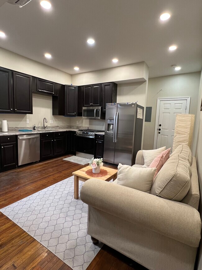 Photo - 1861 Mintwood Pl NW