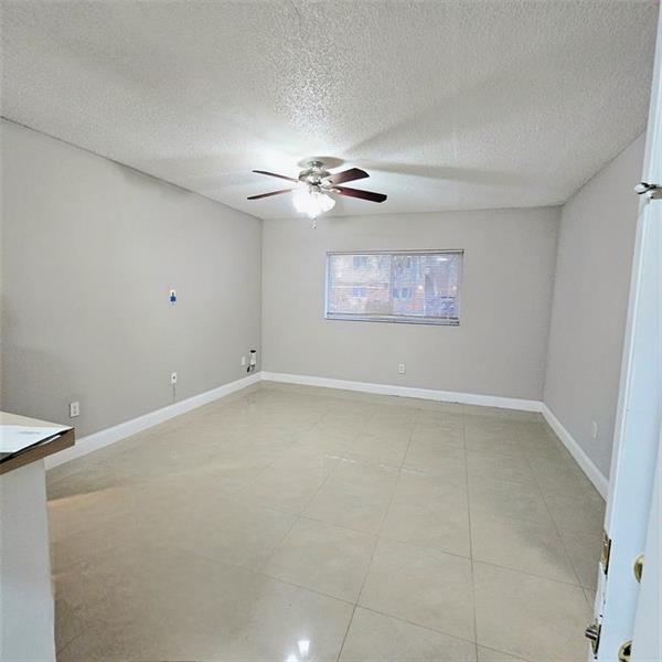 Photo - 3600 N 56th Ave Unidad 105