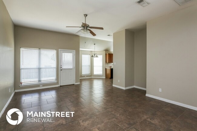 Photo - 125 Currie Ct