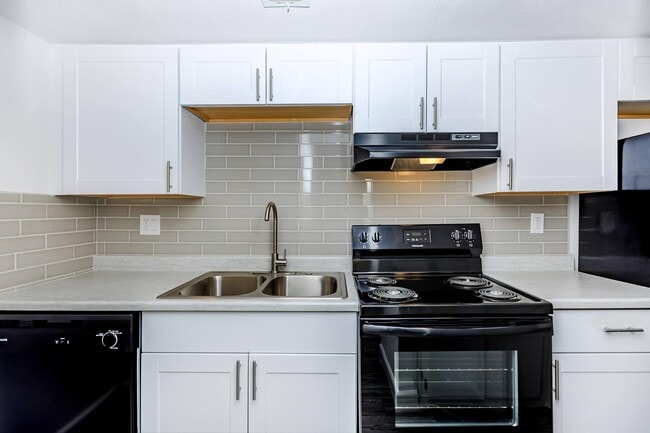 Renovated 1BR, 1BA - 630 SF - Palisade Park Aparments