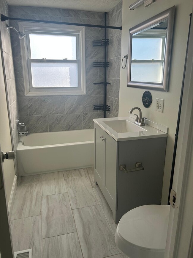 Photo - 523 Balsam Terrace