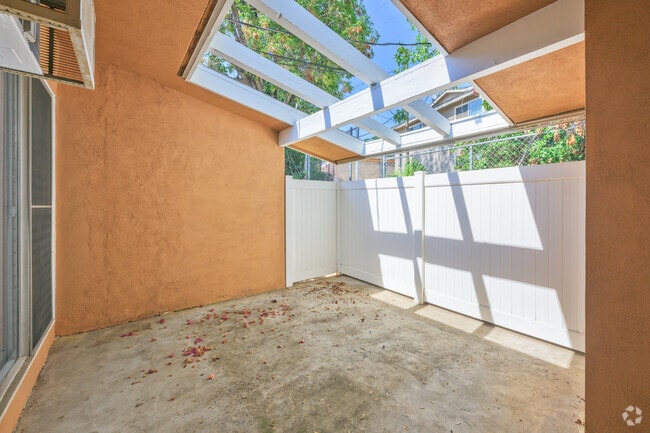 2BR, 2BA - 1,060SF - Back Patio