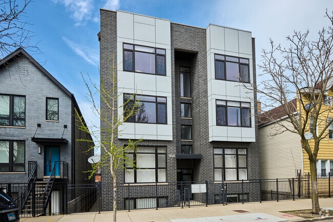 Front Exterior Street View - 1338 W Cullerton St Rental