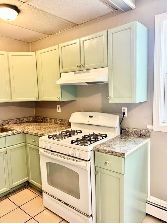 Photo - 22-24 Lawn Avenue - Unit #1R Unidad #1R