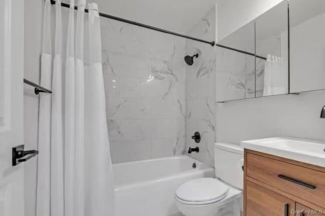 Photo - 2-40-40 Oak Park Dr