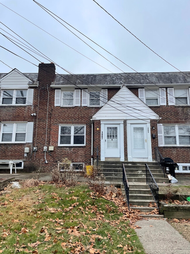 Building Photo - 1907 46th St Rental