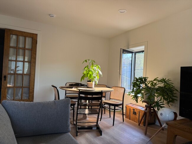 Building Photo - 4855 N Paulina St Rental