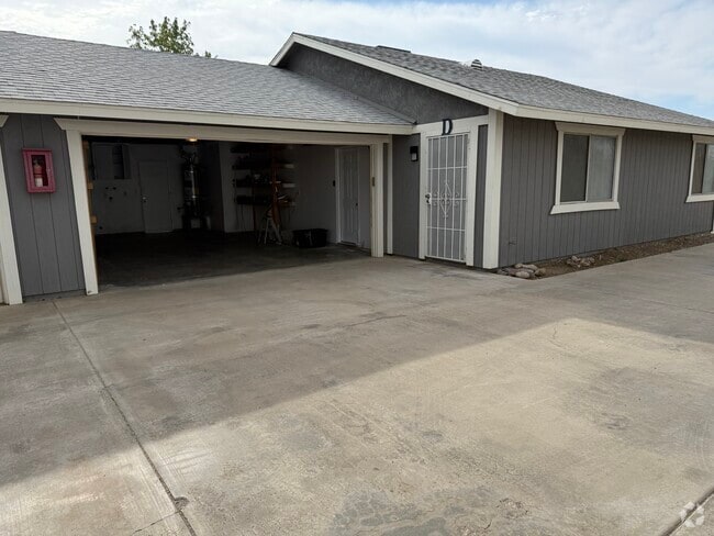 Building Photo - 13965 Smoketree St Unit D Rental