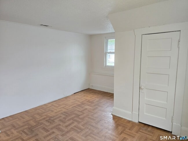 103 Capen St