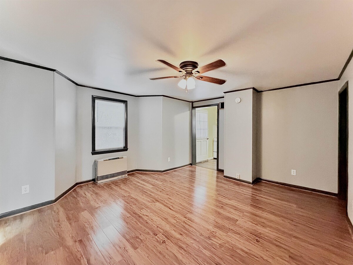 Photo - 12 Holmes St