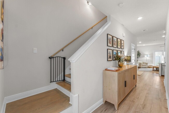 Photo - 4 Redbird Lp