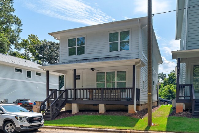 Building Photo - 107 Turner St