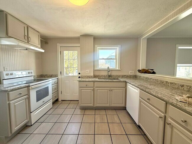 Photo - 141 Alexander Ave