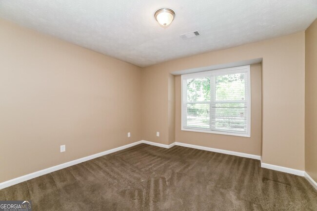 Photo - 1748 Charmeth Rd