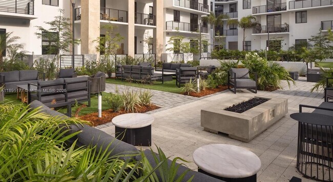 Photo - 11200 Biscayne Blvd Unidad A1.5