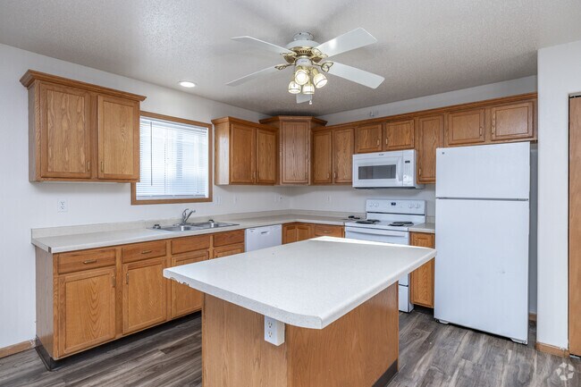 3BR, 2.5BA - 1,590SF - Kitchen