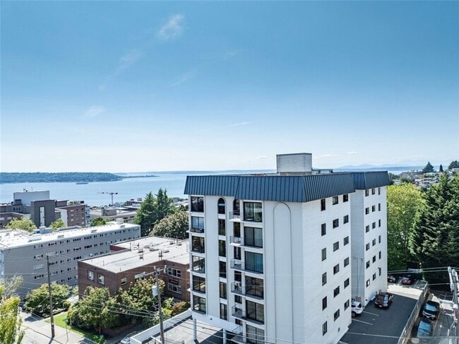 Building Photo - Plaza Royale Condominiums ~ Seattle Unit 201