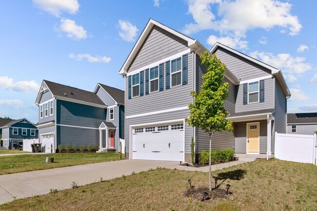 Building Photo - YORK COUNTY 4Bdrm w/Fenced BCKYD.