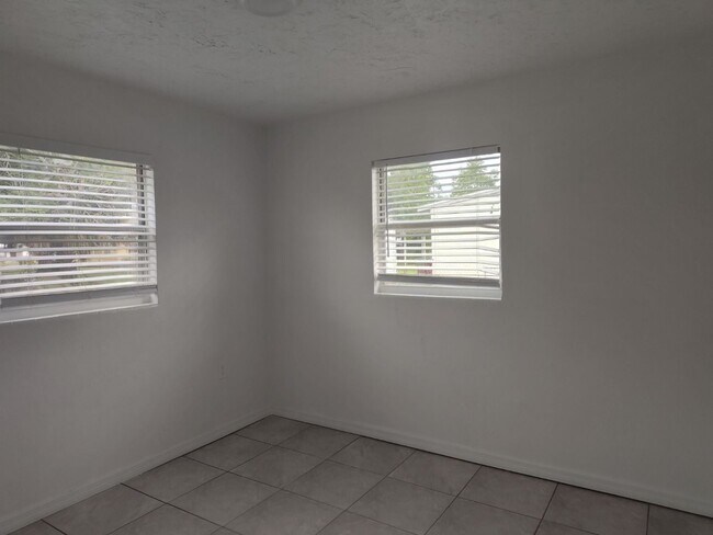 Photo - 1810 N 16th Ct