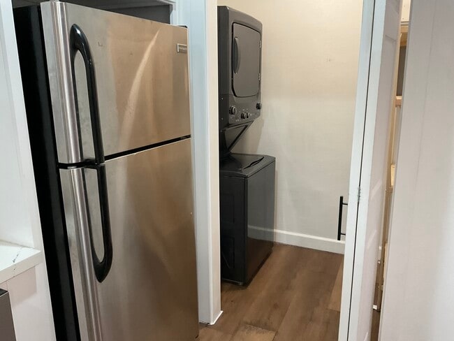 Photo - 1227 E 7th St