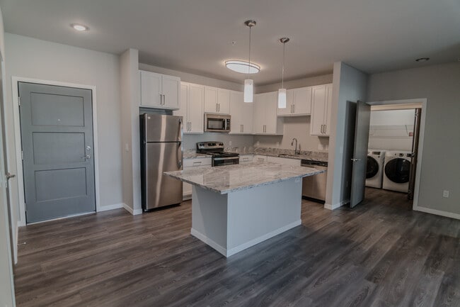 Oak Ridge at University Park Senior Apartm...