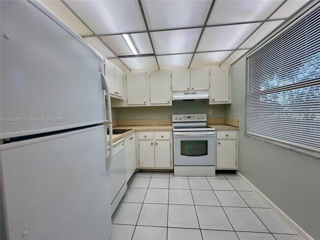 Building Photo - 3101 NW 47th Terrace Unit 228 Rental