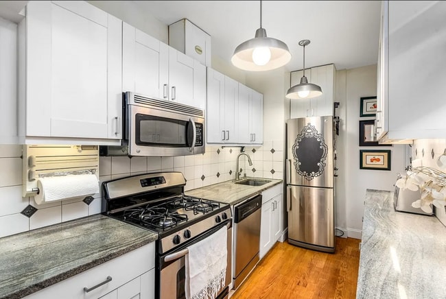 Photo - 176 E 95th St