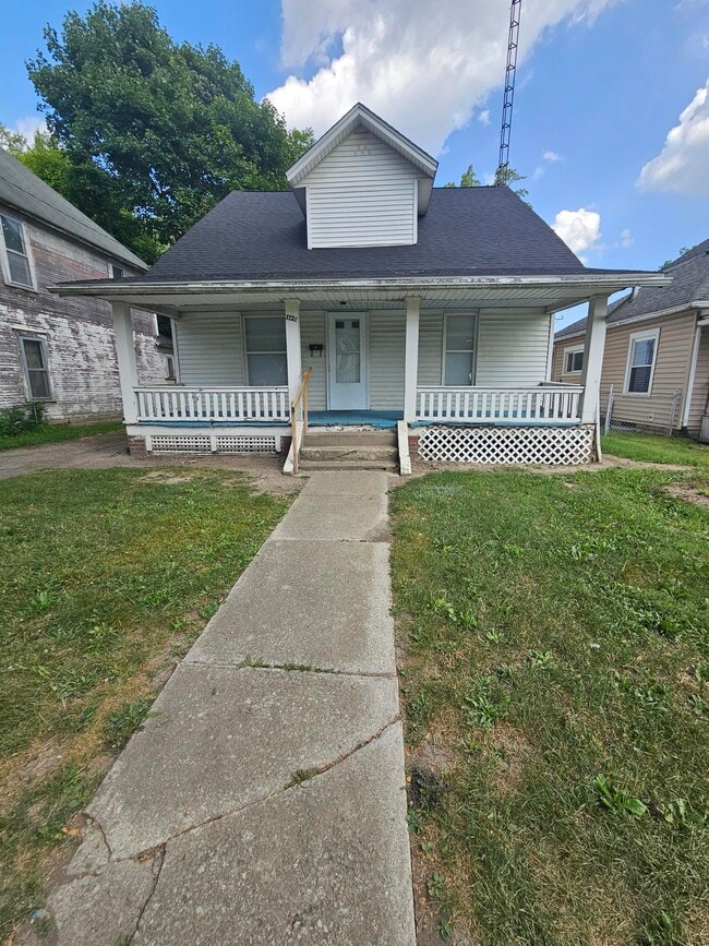 Photo - 1121 E 2nd St House