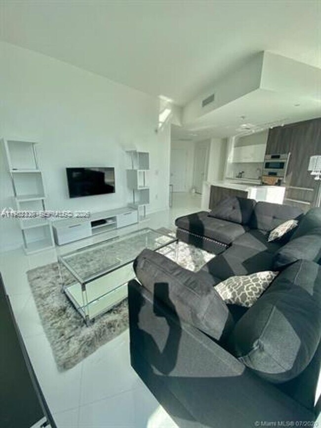 Photo - 851 NE 1st Ave Unidad 851 NE 1st Av # 1402
