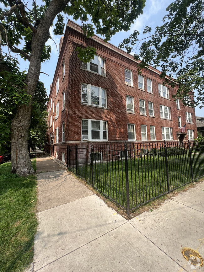 Building Photo - 1708 W Balmoral Ave Unit 3 Rental